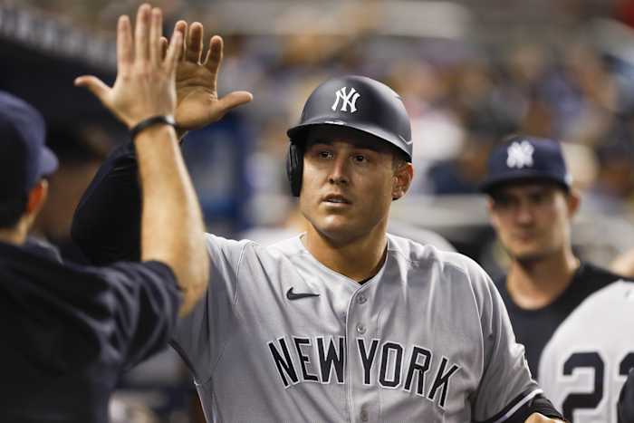 Yankees 1B Anthony Rizzo in dugout